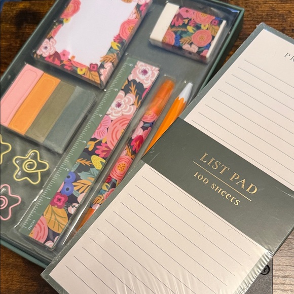 Butterfly and Floral Stationery Set with Bonus Gifts! - Picture 2 of 7